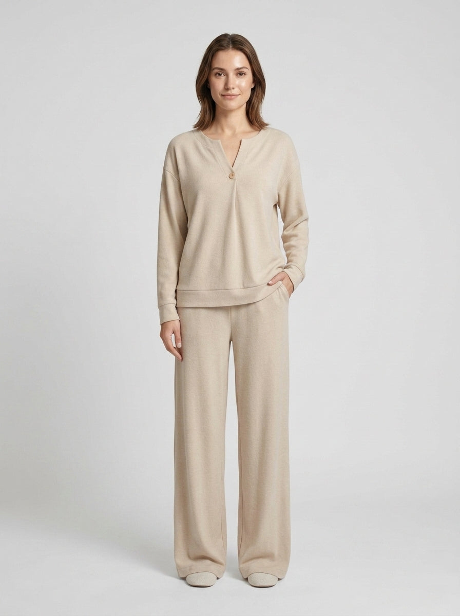 Kylie | Women's Lounge Set Relaxed Two-Piece Soft Knit Cosy Coordinated Comfort Warm Loungewear Casual Everyday Autumn Winter - Front [Lystr 6a849fcb834bde48df726591:front]
