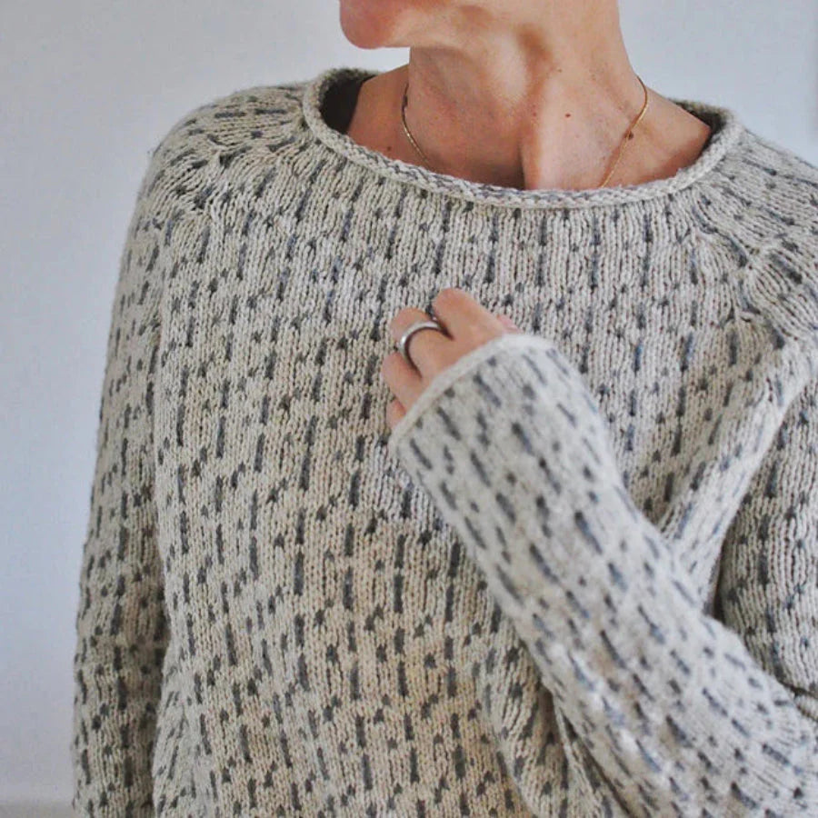 Women’s Knit Sweater with Textured Pattern and Round Neck